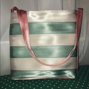 Harveys Streamlined Crossbody Seatbelt Bag